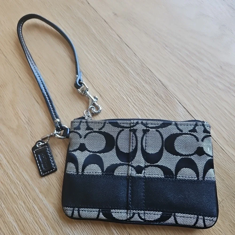 Coach Signature Jacquard Wristlet Black White Canvas Leather Trim 6.25x4 inch